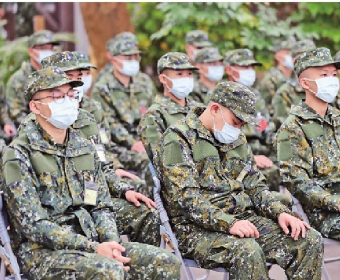 “薪水太低”、“浪費(fèi)時(shí)間”……臺(tái)軍1年制義務(wù)役上路怨聲載道！_1706240943805