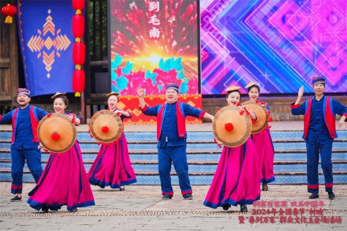 新春走基層丨在中國最大的侗寨看“村晚”、吃百家宴，唱響美好山鄉(xiāng)