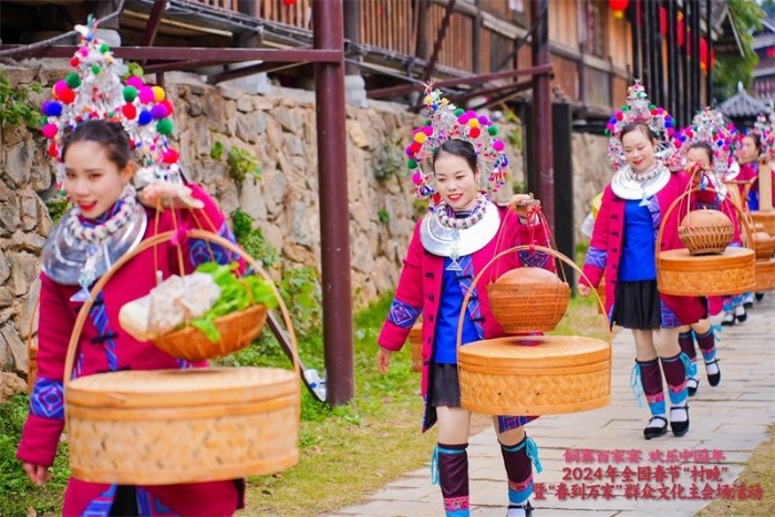 新春走基層丨在中國最大的侗寨看“村晚”、吃百家宴，唱響美好山鄉(xiāng)