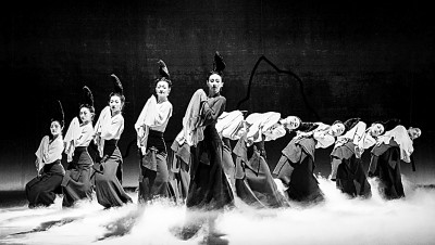 “三重紅利”助力網(wǎng)絡(luò)時(shí)代戲劇邁向高峰