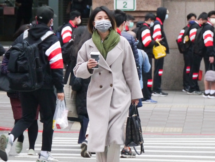 氣象粉專表示，冷空氣前緣已經(jīng)抵達(dá)馬祖，昨晚氣溫還有20度，今天一早只剩9度。（本報(bào)資料照片）