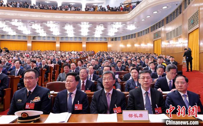 3月5日，十四屆全國人大二次會(huì)議在北京人民大會(huì)堂開幕。圖為部長列席會(huì)議。中新社記者 盛佳鵬 攝
