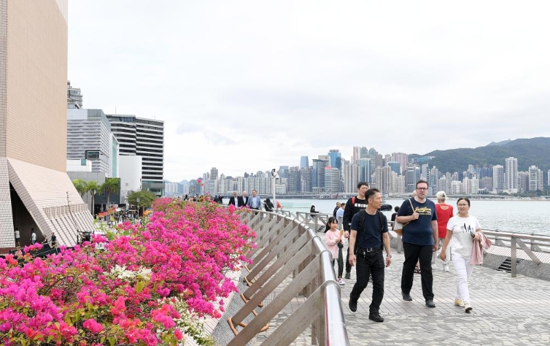 2024年3月19日，游客在香港尖沙咀游覽。（圖源：新華社）
