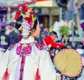 火“出圈”后，傳統(tǒng)民俗如何“長(zhǎng)紅”