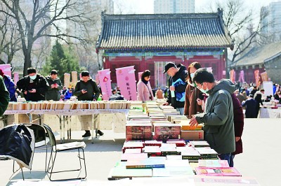 春日，攜一卷泛黃的書回家——古舊書市煥發(fā)新機(jī)