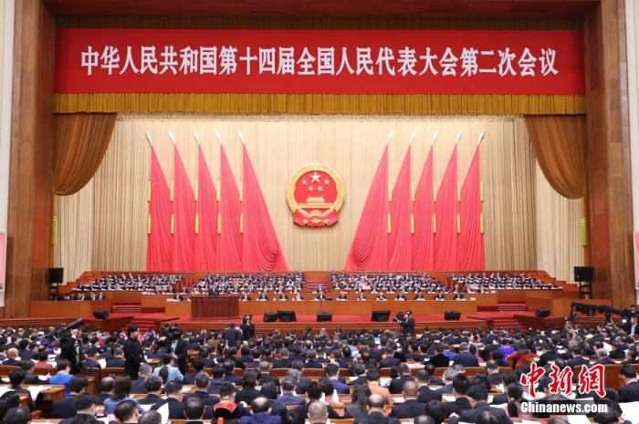 3月5日，十四屆全國(guó)人大二次會(huì)議在北京人民大會(huì)堂開(kāi)幕。中新社記者 盛佳鵬 攝.jpg
