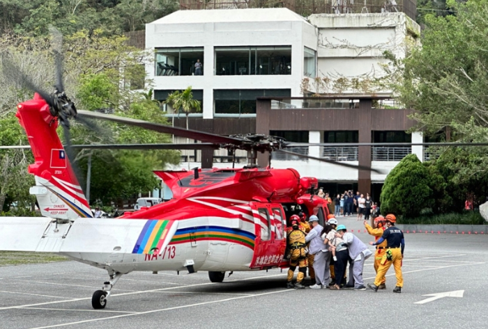 臺灣花蓮大地震消防人員直升機救災(zāi)