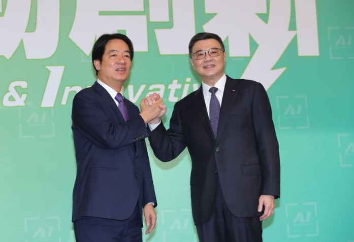 準(zhǔn)總統(tǒng)賴清德（左）10日宣布，520上任后由卓榮泰（右）擔(dān)綱行政院長(zhǎng)1