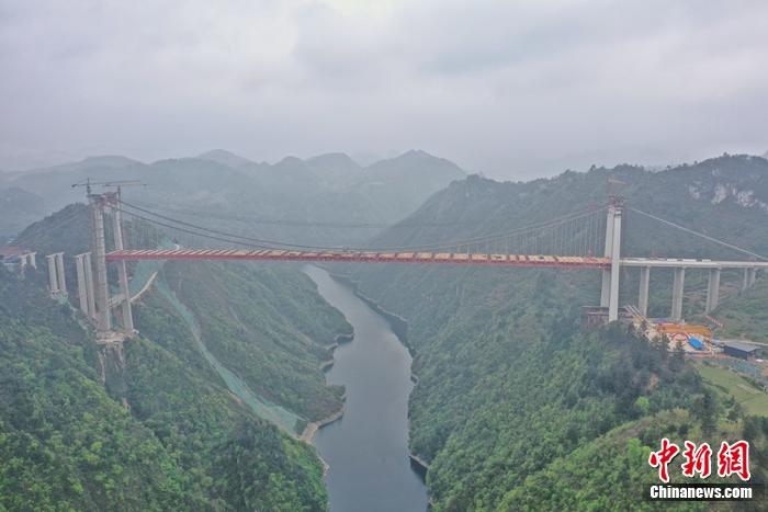圖為航拍陽寶山特大橋。趙磊 攝