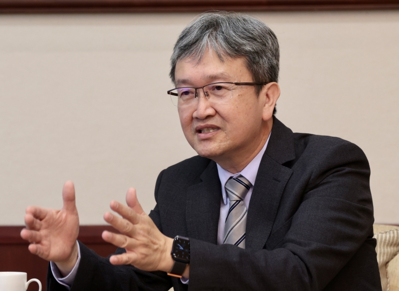 近日臺灣近頻繁發(fā)生停電事件，臺電總經(jīng)理王耀庭原要請辭負(fù)責(zé)，但后來宣布接受慰留。（圖源：臺灣《聯(lián)合報》）