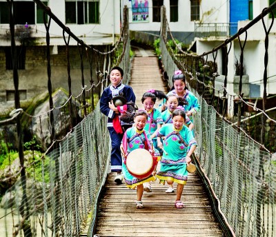 四川宣漢：薅草鑼鼓賀陽(yáng)春