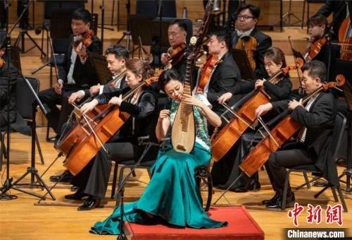中央民族樂團(tuán)團(tuán)長、著名琵琶演奏家趙聰。　侯憲權(quán)攝.jpeg