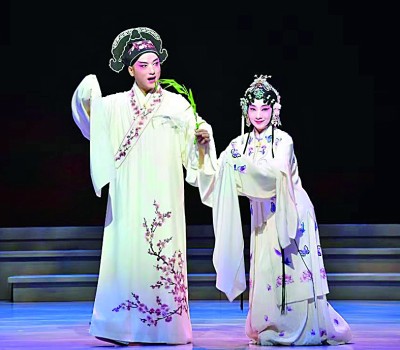 “情不知所起，一往而深”——青春版《牡丹亭》何以20年好戲連臺傳承不息