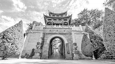 尋根革命之旅 賡續(xù)精神偉力——評文獻紀(jì)錄片《南梁之光》