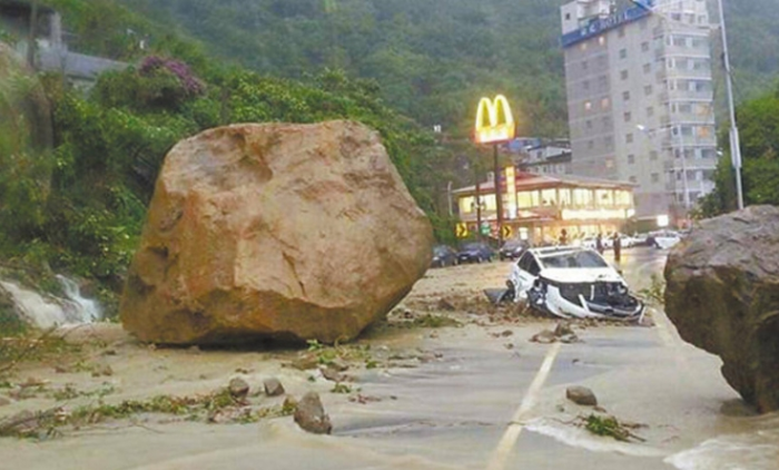 基隆市2013年因為臺風，造成該路段巨石崩落