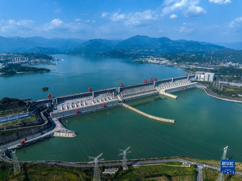 2023年10月20日在湖北省宜昌市秭歸縣茅坪鎮(zhèn)拍攝的水位上漲后的三峽水庫（無人機照片）。（圖源：新華社）