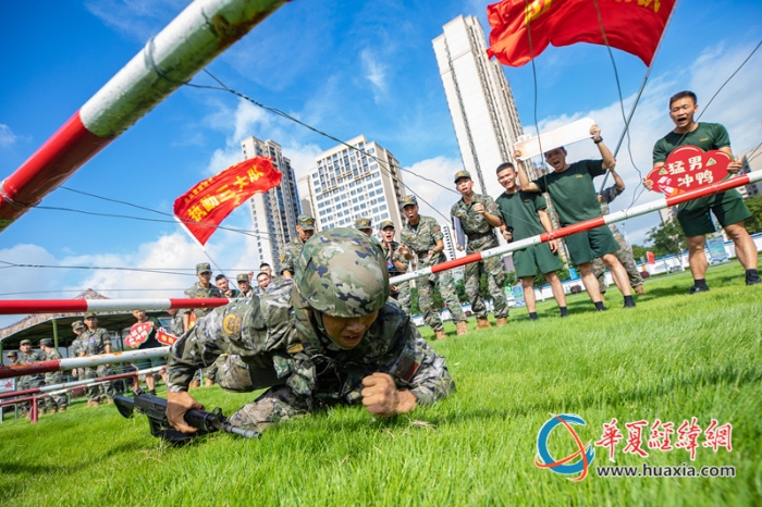 4、2024年7月4日，武警廣西總隊(duì)桂林支隊(duì)組織召開軍人運(yùn)動(dòng)會(huì)暨創(chuàng)破紀(jì)錄比武競(jìng)賽。圖為參賽官兵正在全力以赴參與競(jìng)賽。（施晨洲 攝）_副本