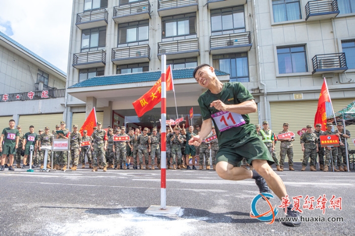 5、2024年7月4日，武警廣西總隊(duì)桂林支隊(duì)召開軍人運(yùn)動(dòng)會(huì)暨創(chuàng)破紀(jì)錄比武競(jìng)賽。圖為參賽官兵正在進(jìn)行30米X2蛇形跑競(jìng)賽。（施晨洲 攝）_副本