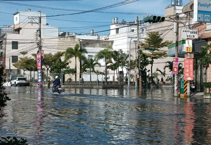 適逢年度大潮，屏東縣東港連續(xù)兩天積淹水