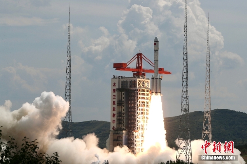 北京時(shí)間2024年8月6日14時(shí)42分，我國在太原衛(wèi)星發(fā)射中心使用長征六號改運(yùn)載火箭，成功將千帆極軌01組衛(wèi)星發(fā)射升空，衛(wèi)星順利進(jìn)入預(yù)定軌道，發(fā)射任務(wù)獲得圓滿成功。此次任務(wù)是長征系列運(yùn)載火箭的第530次飛行。圖為千帆極軌01組衛(wèi)星發(fā)射中。