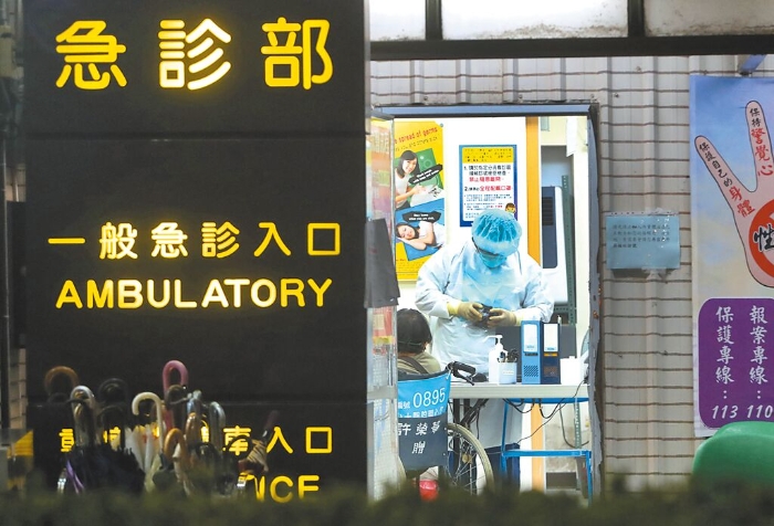 臺(tái)灣大型醫(yī)院電價(jià)要調(diào)升14％，引發(fā)爭(zhēng)議，經(jīng)濟(jì)部日前急轉(zhuǎn)彎，宣布醫(yī)院診所等電價(jià)凍漲。圖為臺(tái)大醫(yī)院急診室外觀