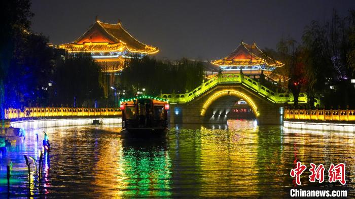 海外華媒賞“鄭”風“宋”韻感受河南夜經(jīng)濟