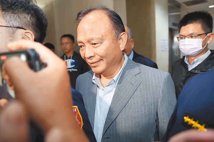 臺北地檢署偵辦超思與亮采進(jìn)口雞蛋案，28日以被告身分傳喚前農(nóng)業(yè)部長陳吉仲、前中央畜產(chǎn)會董事長林聰賢、農(nóng)業(yè)部長陳駿季（見圖）3人