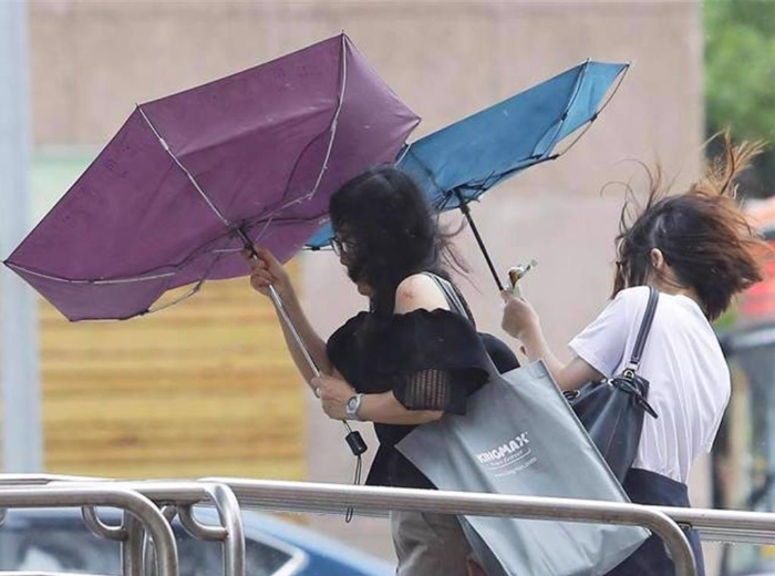 氣象粉專提醒，明天準備迎接近20年範圍最大的登陸颱風，全臺都相當有感。（本報資料照片）