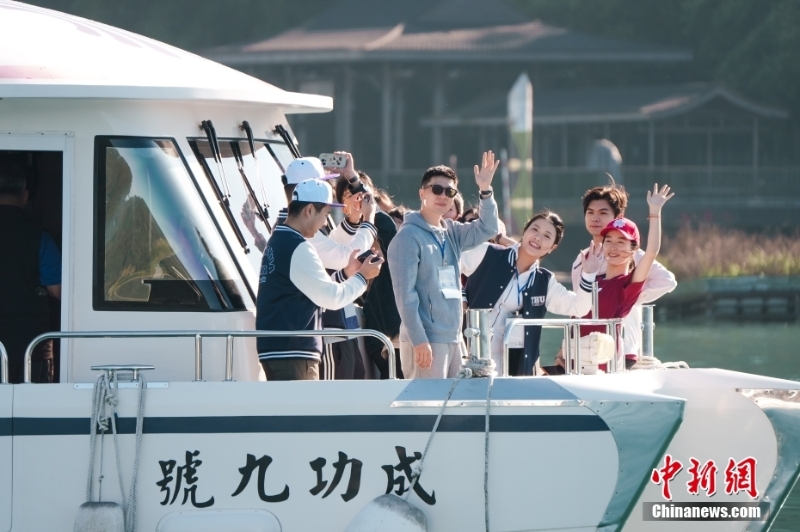 大陸高校師生體驗(yàn)棒球、游覽日月潭
