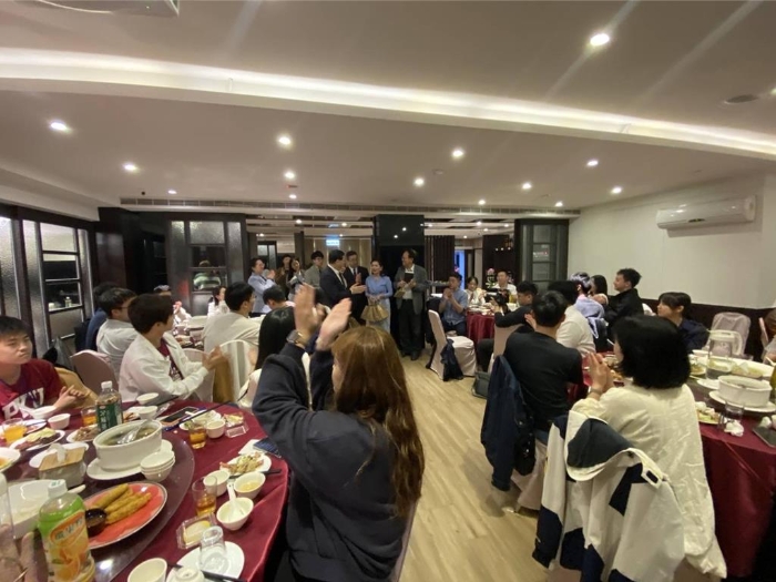 馬英九基金會邀請陸生訪臺，２日陸生團前往九份知名餐廳「古窗海景會館」用晚膳