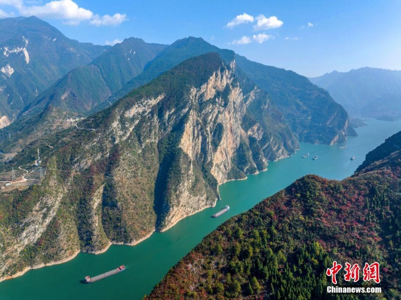 三峽庫(kù)區(qū)航運(yùn)繁忙有序