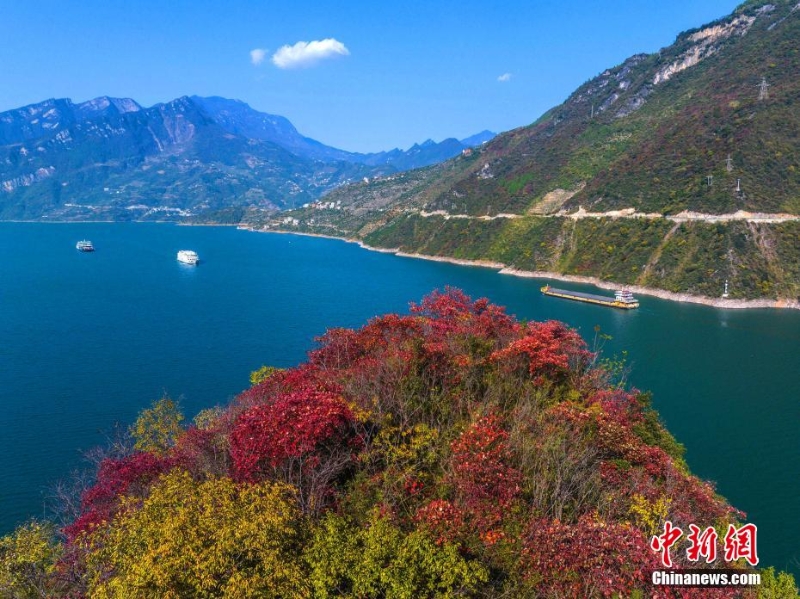 三峽庫(kù)區(qū)航運(yùn)繁忙有序