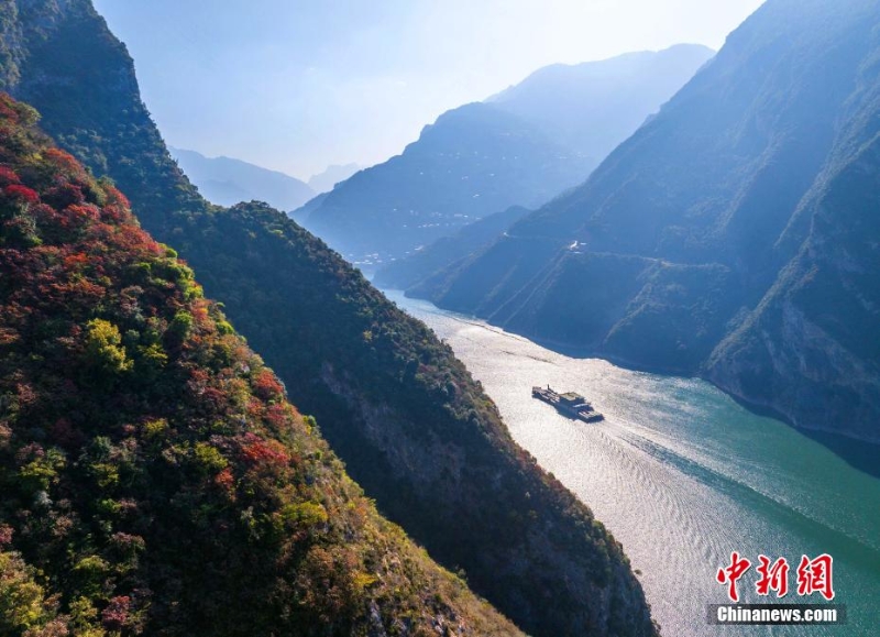 三峽庫(kù)區(qū)航運(yùn)繁忙有序