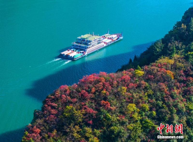 三峽庫(kù)區(qū)航運(yùn)繁忙有序