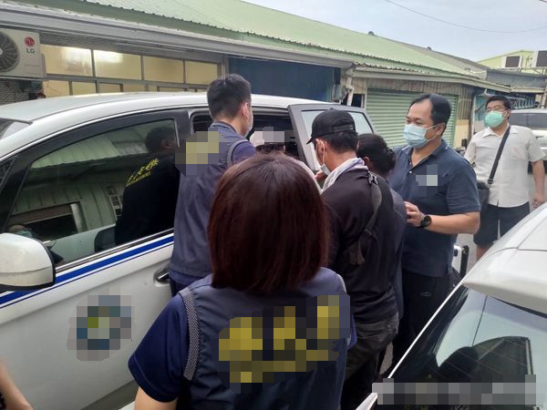 臺移民管理部門將失聯(lián)外籍勞工帶回偵辦。資料圖，圖源：東森新聞云
