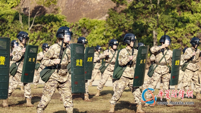 8 官兵整齊列陣、氣勢(shì)如虹。張煜梁攝_副本
