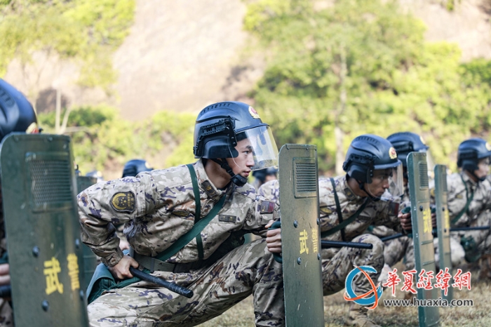 9 官兵整齊列陣、氣勢(shì)如虹 (2)。張煜梁攝_副本