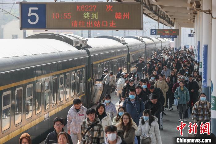 （新春見聞）中國鐵路春運單日旅客發(fā)送量創(chuàng)歷史新高