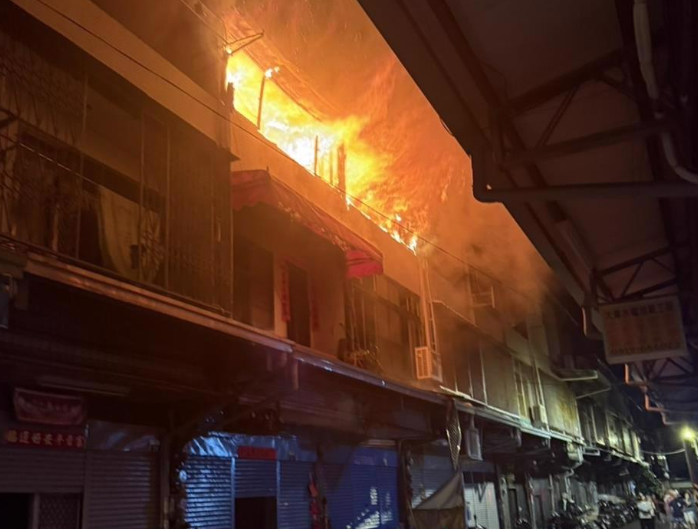 臺中市大里區(qū)中興路一段216巷某透天民宅，15日深夜12時多傳出火警