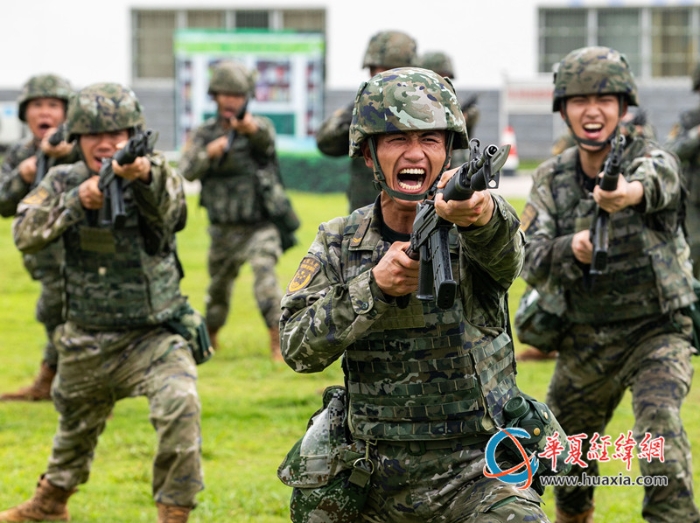 3、武警官兵進(jìn)行刺殺訓(xùn)練。施晨洲 攝_副本